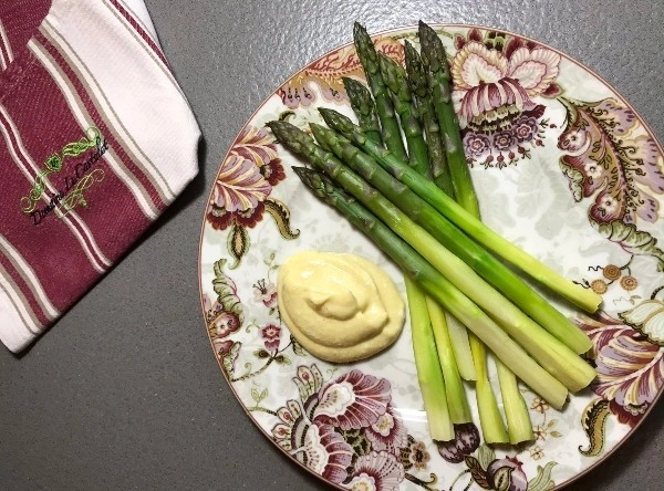 Asperges à la sauce mousseline